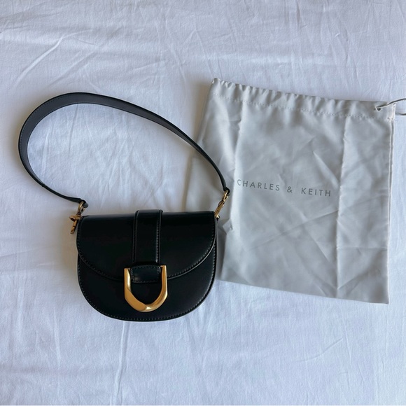Charles & Keith Mini Gabine Saddle Bag - Picture 5 of 10